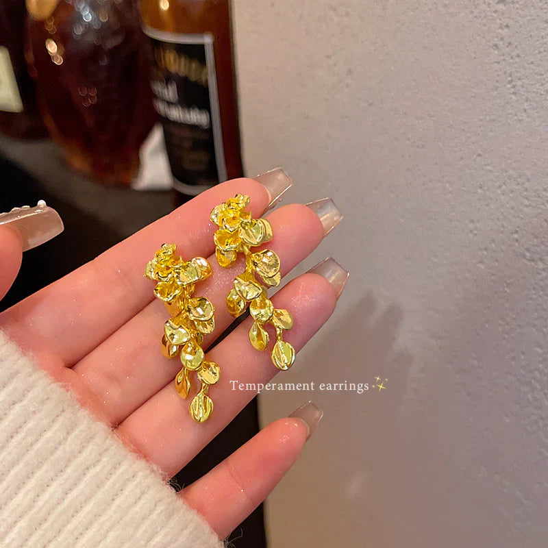 Light Luxury Minority High-grade Metal Leaf Earrings For Women